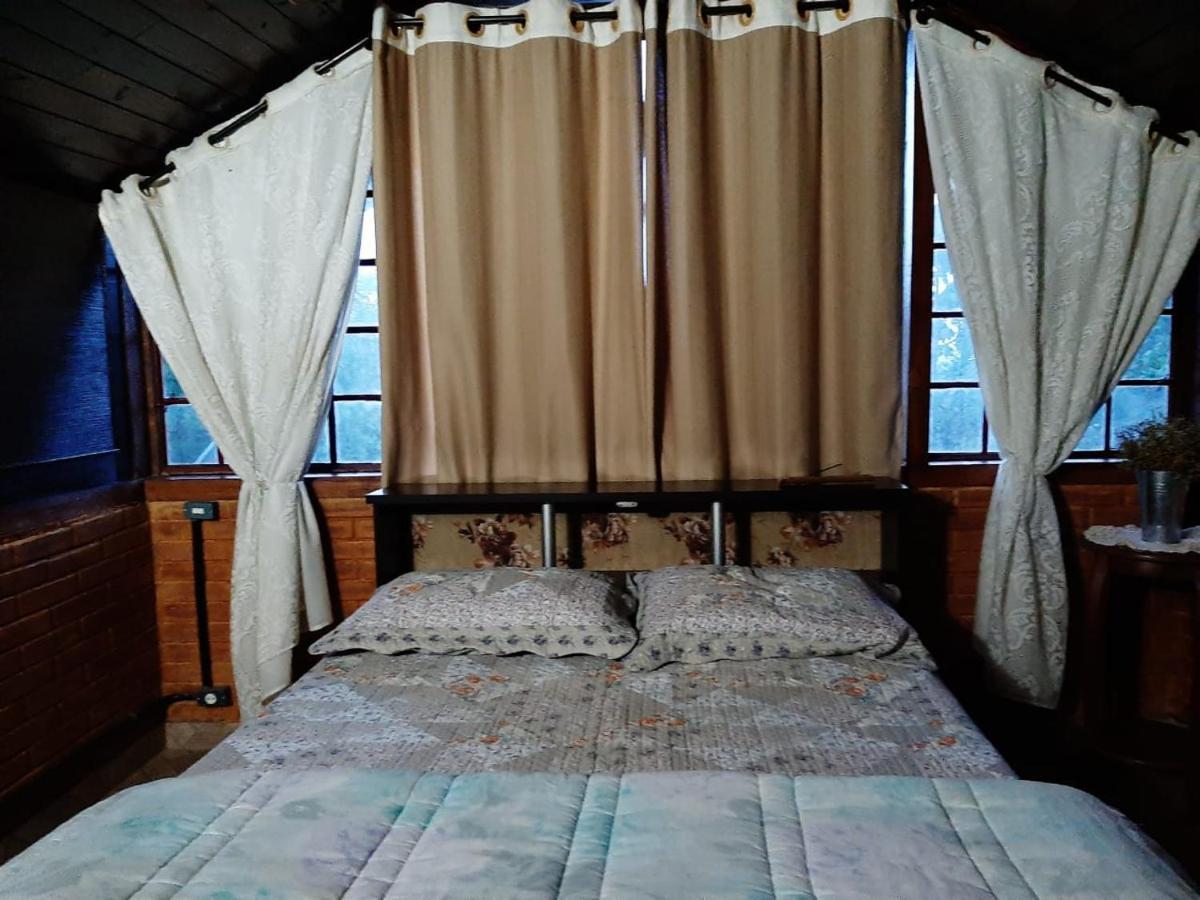 Chalet Chale Pakere Montanha: Mountain Retreat With Fireplace And Natural Spring