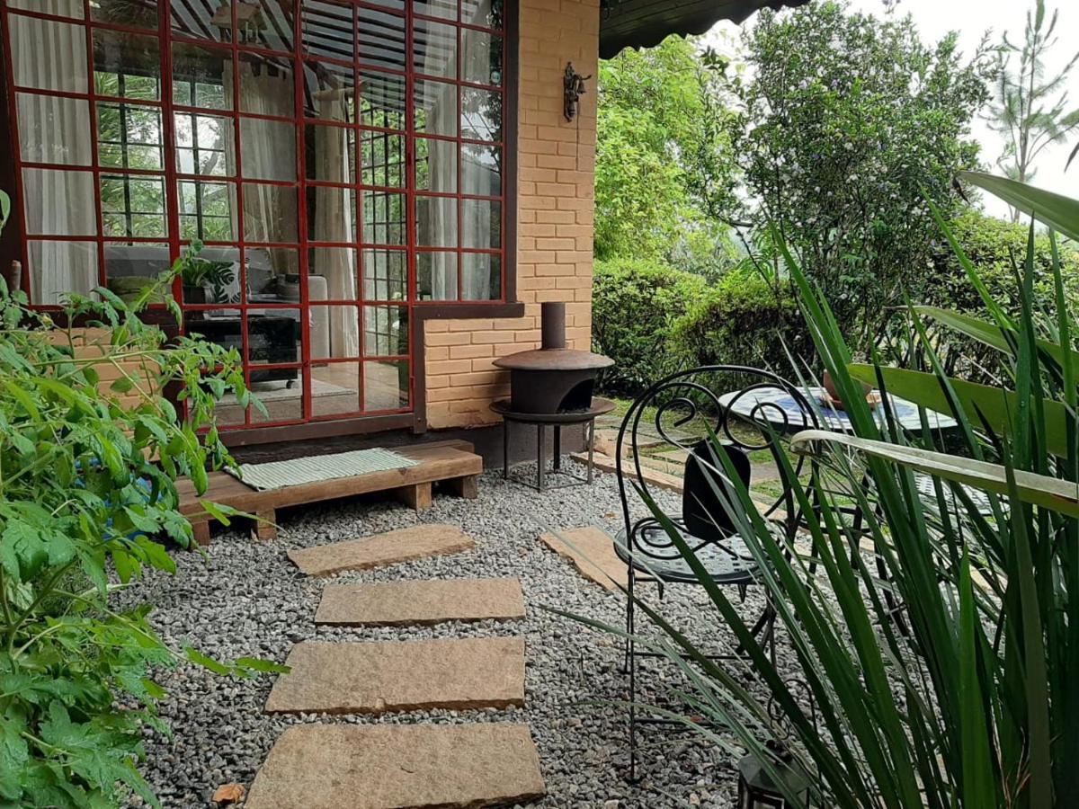 Chale Pakere Montanha: Mountain Retreat With Fireplace And Natural Spring