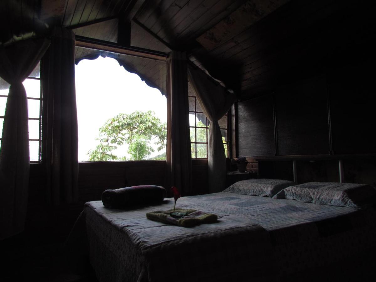Chalet Chale Pakere Montanha: Mountain Retreat With Fireplace And Natural Spring Lumiar