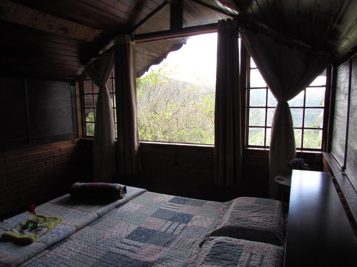 Chalet Chale Pakere Montanha: Mountain Retreat With Fireplace And Natural Spring