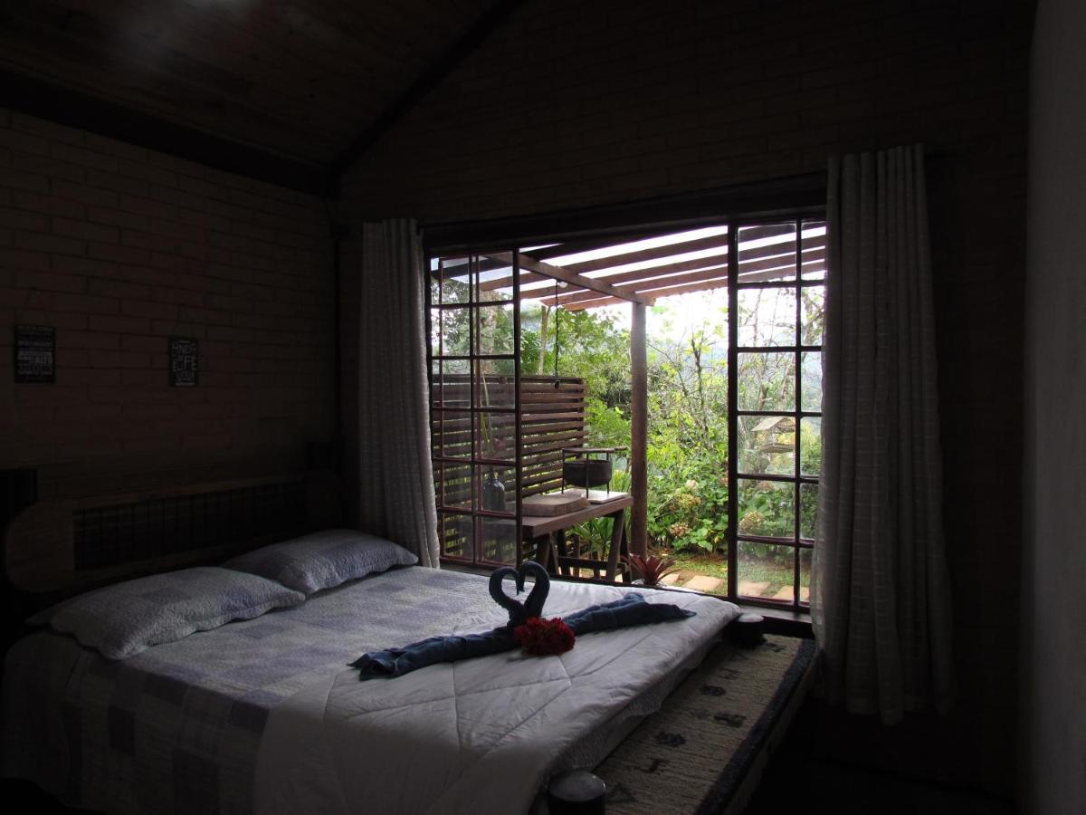 Chalet Chale Pakere Montanha: Mountain Retreat With Fireplace And Natural Spring Lumiar