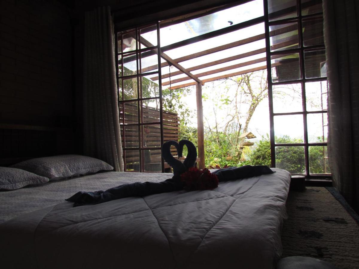 Chalet Chale Pakere Montanha: Mountain Retreat With Fireplace And Natural Spring Lumiar