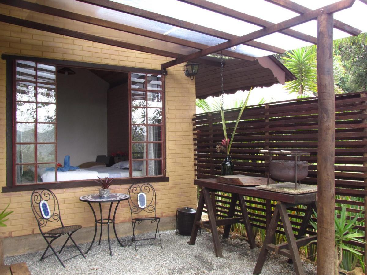 Chale Pakere Montanha: Mountain Retreat With Fireplace And Natural Spring Lumiar