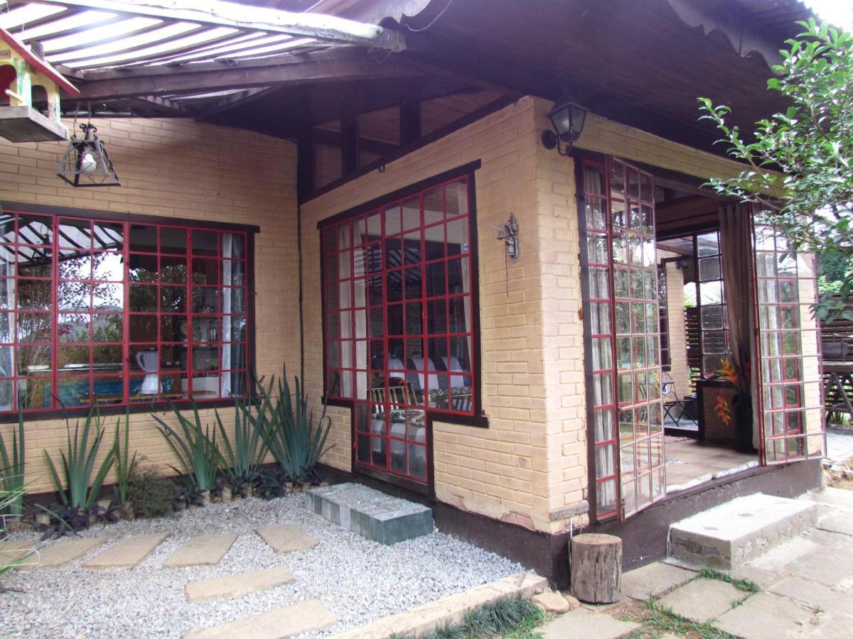 Chale Pakere Montanha: Mountain Retreat With Fireplace And Natural Spring *