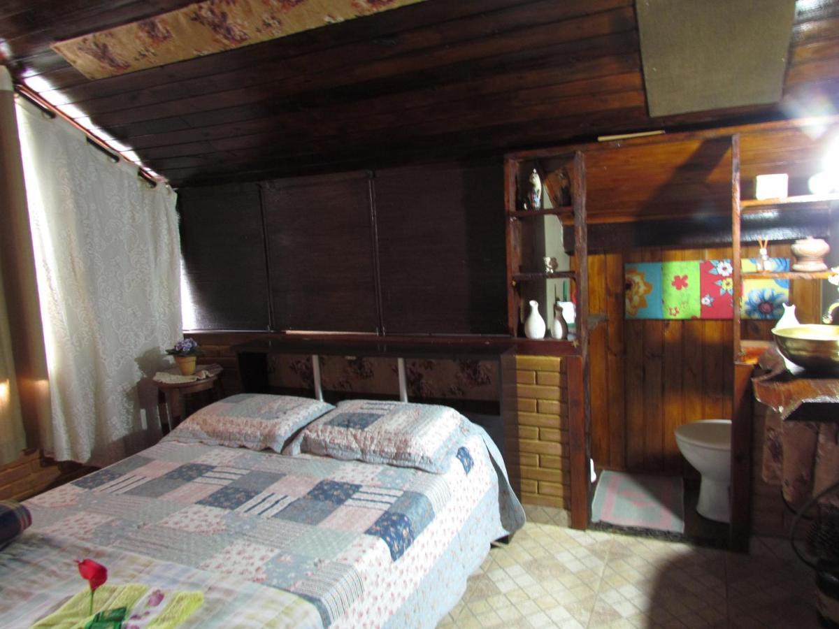 Chale Pakere Montanha: Mountain Retreat With Fireplace And Natural Spring *
