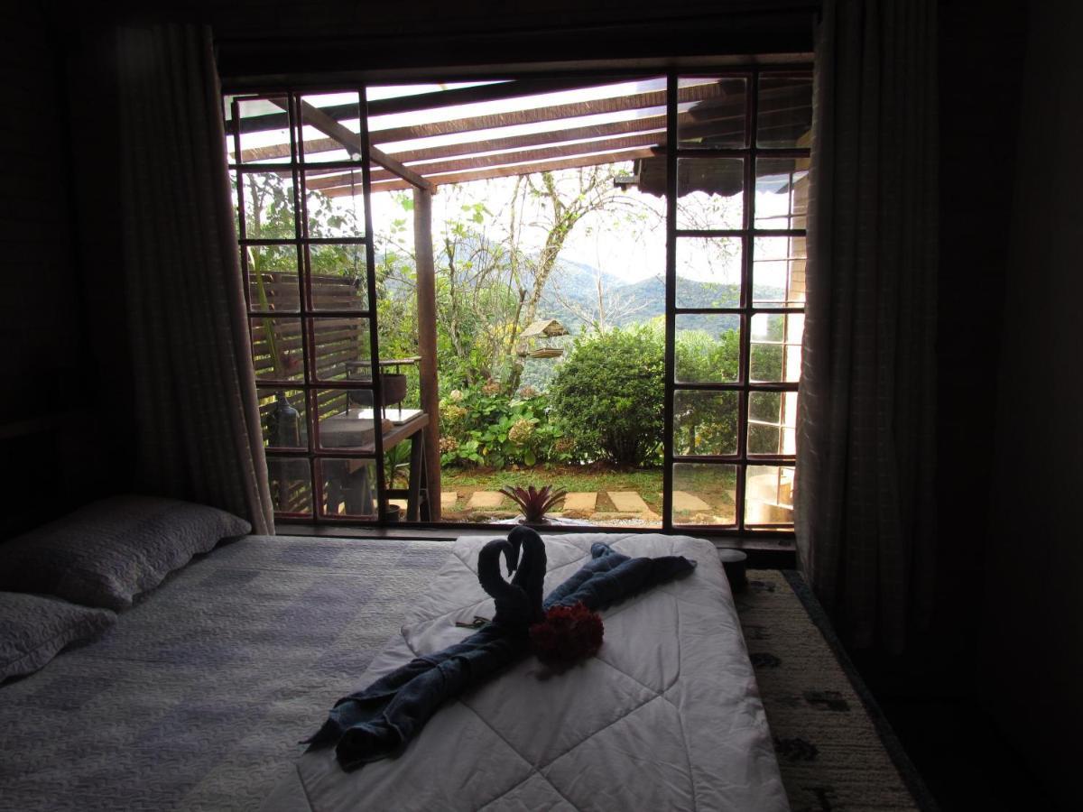 Chalet Chale Pakere Montanha: Mountain Retreat With Fireplace And Natural Spring *