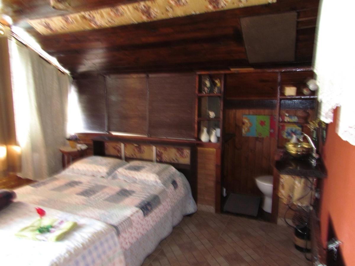 Chale Pakere Montanha: Mountain Retreat With Fireplace And Natural Spring