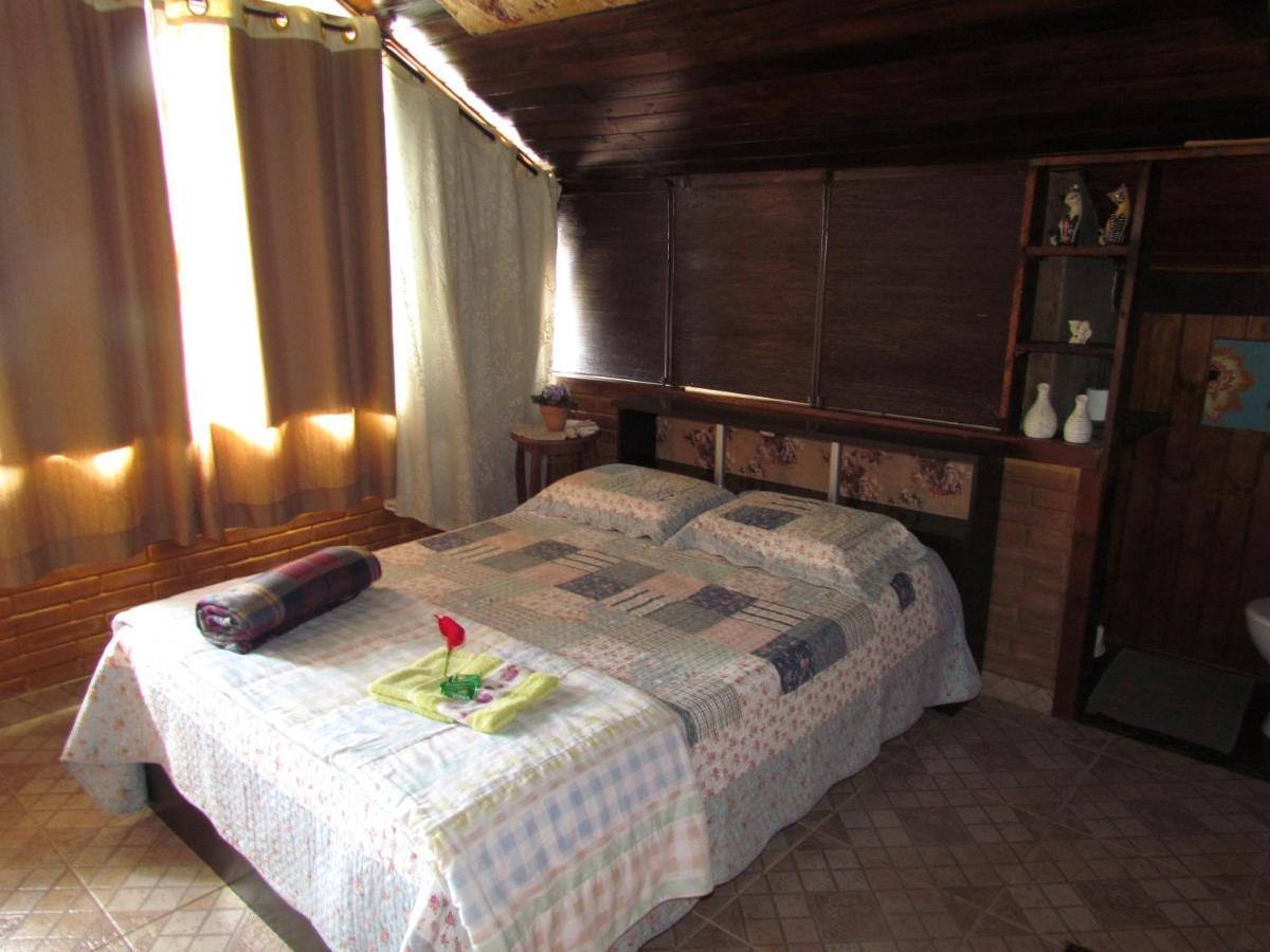 Chale Pakere Montanha: Mountain Retreat With Fireplace And Natural Spring Lumiar