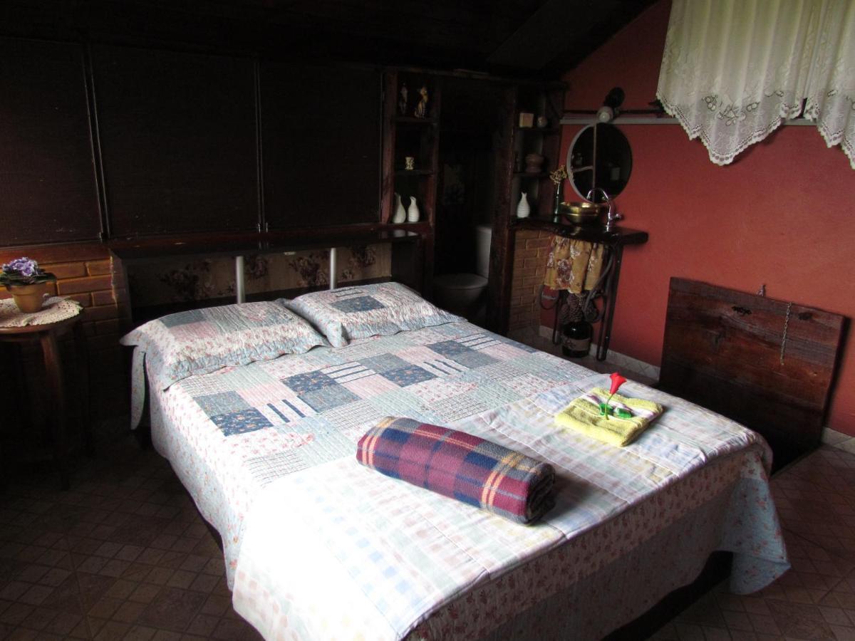 Chale Pakere Montanha: Mountain Retreat With Fireplace And Natural Spring